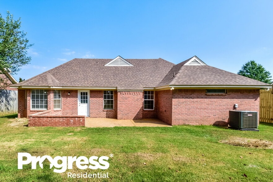 Building Photo - 1261 Thames Dr