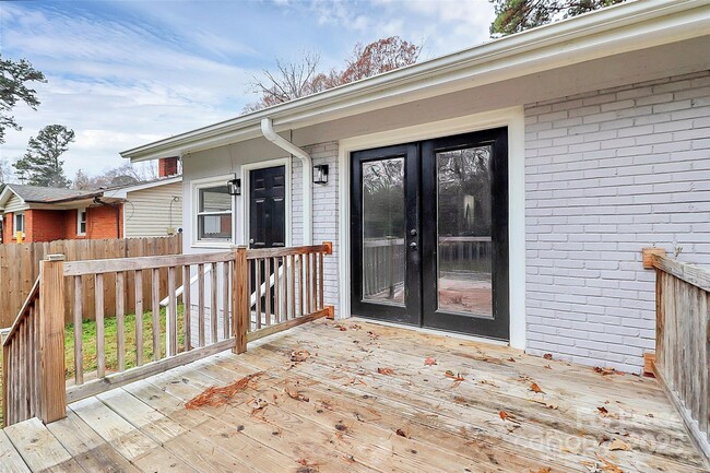 Building Photo - 5442 Kinsale Ln