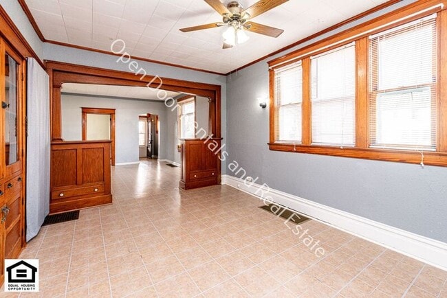 Building Photo - 928 Putnam St