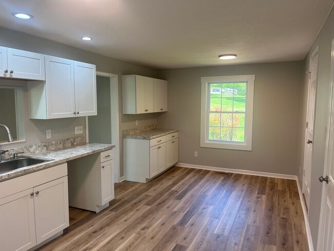 Building Photo - 5213 Pleasant Ridge Rd