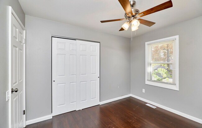 Building Photo - 2365 N Pointe Ln