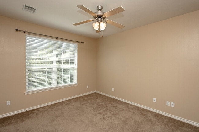 Building Photo - 411 Montauk Ct