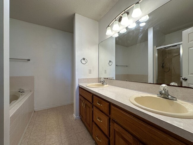 Building Photo - 2713 S.87th Drive-