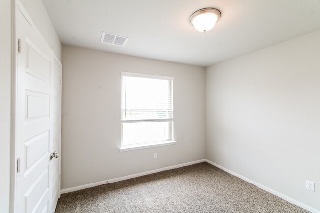Building Photo - 1744 Yaupon Trail Ct