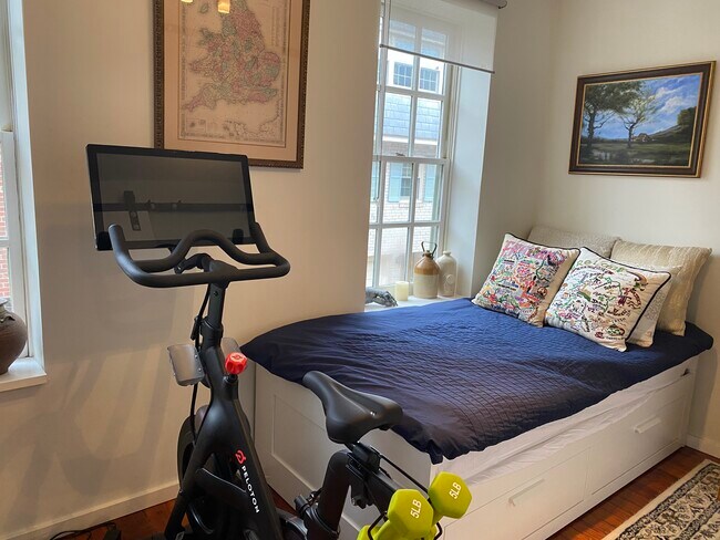 2nd floor bedroom - 2208 Panama St