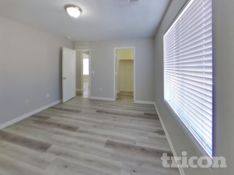 Building Photo - 12723 W Jenero Dr