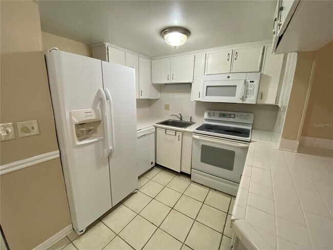 Building Photo - 8602 Huron Ct