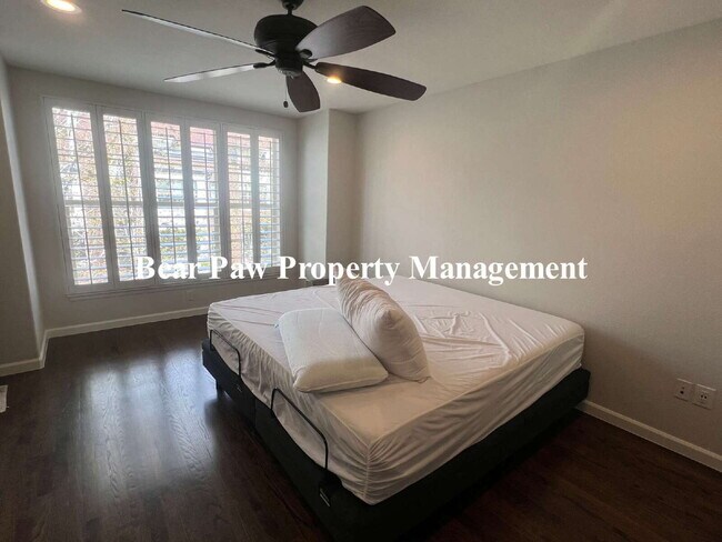 Building Photo - Beautiful Townhome in Belmar!!