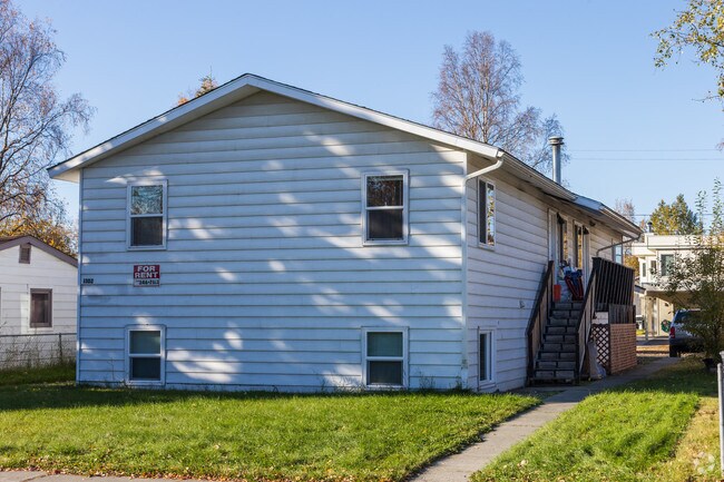 Building Photo - 1302 Juneau St