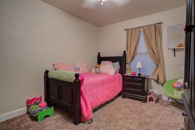 Building Photo - Spacious 4-Bedroom Home Available August 8...