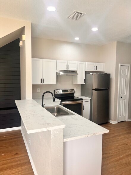 Building Photo - 10983 Winter Crest Dr