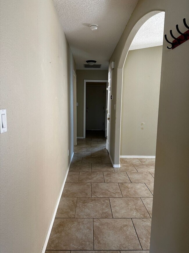 Building Photo - Northern Meadows Cutie!