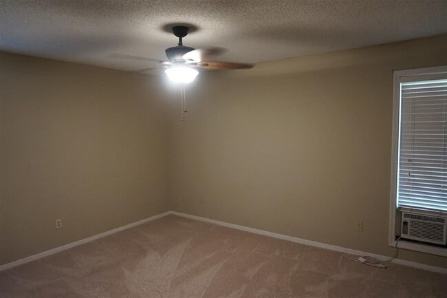 Building Photo - 1218 Simmonsridge Dr