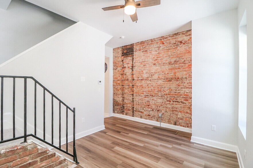 Building Photo - 2228 Kemper Ln