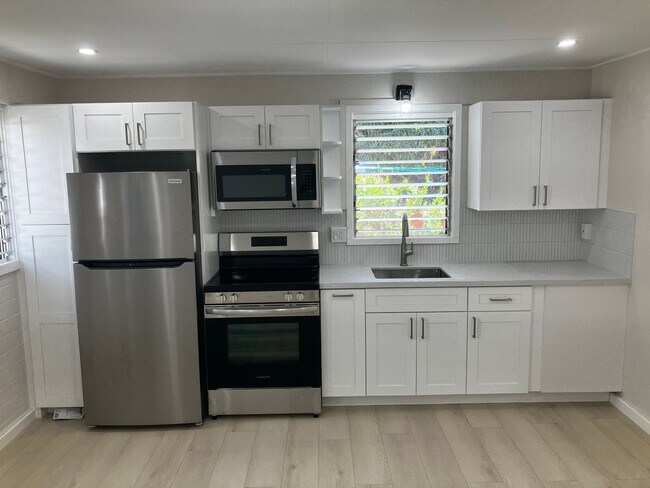 Building Photo - Pets Allowed 1BD 1BA 1PRK - 726 Hausten St Unit B