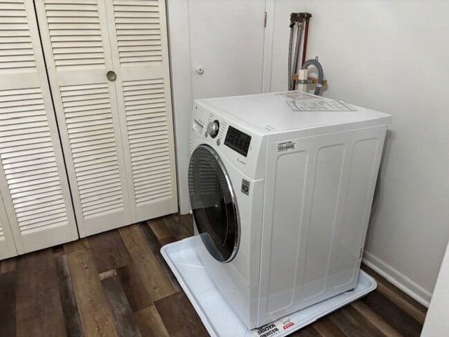 Building Photo - Starlight Rentals