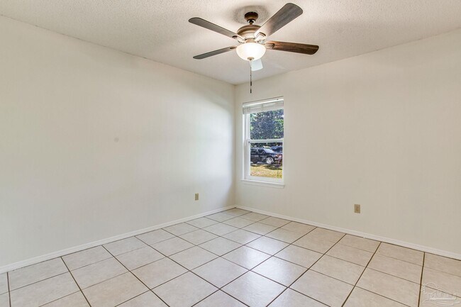 Building Photo - 3565 Stratford Ln