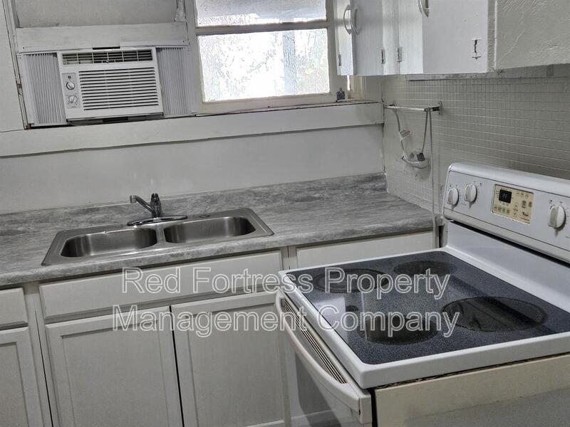 Building Photo - 3810 Desoto Ave