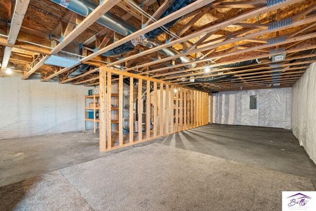 Building Photo - AVAILABLE NOW!