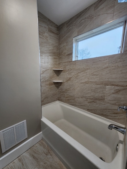 Building Photo - 376 De Wolf Pl