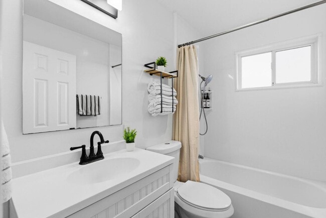 Building Photo - 4262 Wilson Ave