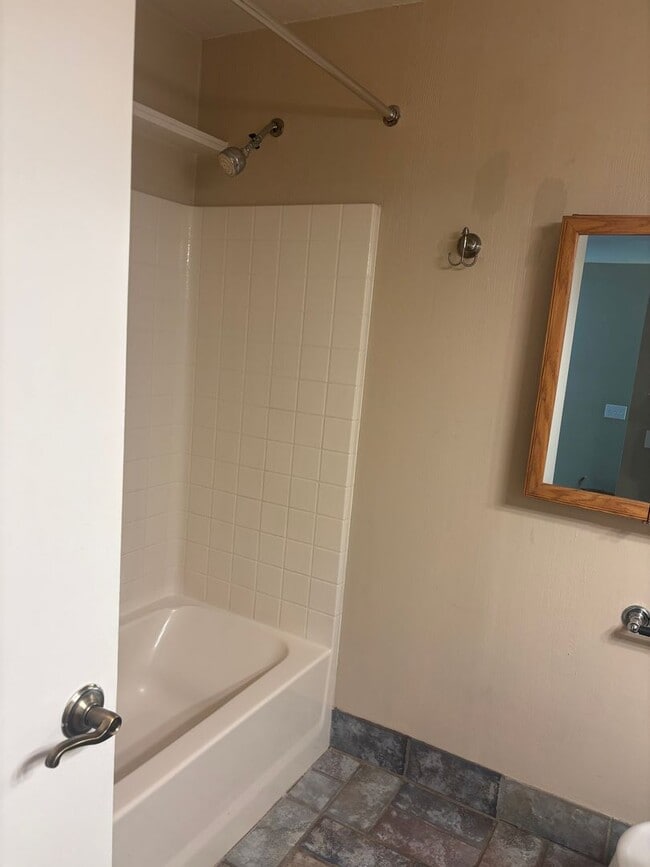 Building Photo - Lovely, 2 Bedroom 1.5 bath townhome nestle...