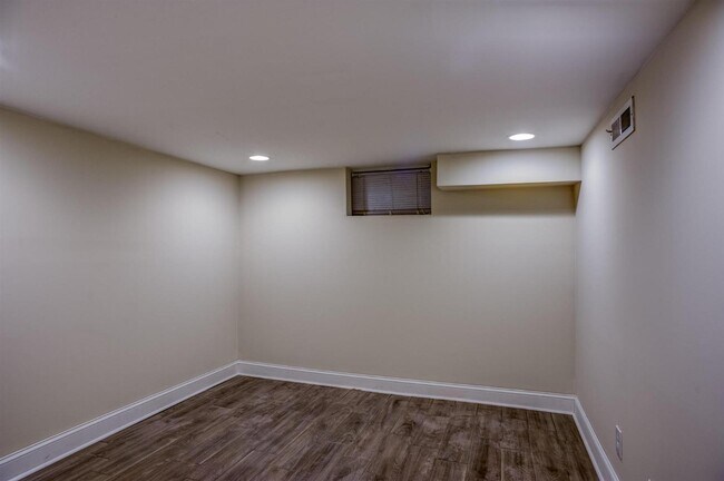 Building Photo - 2709 Brunswick Dr