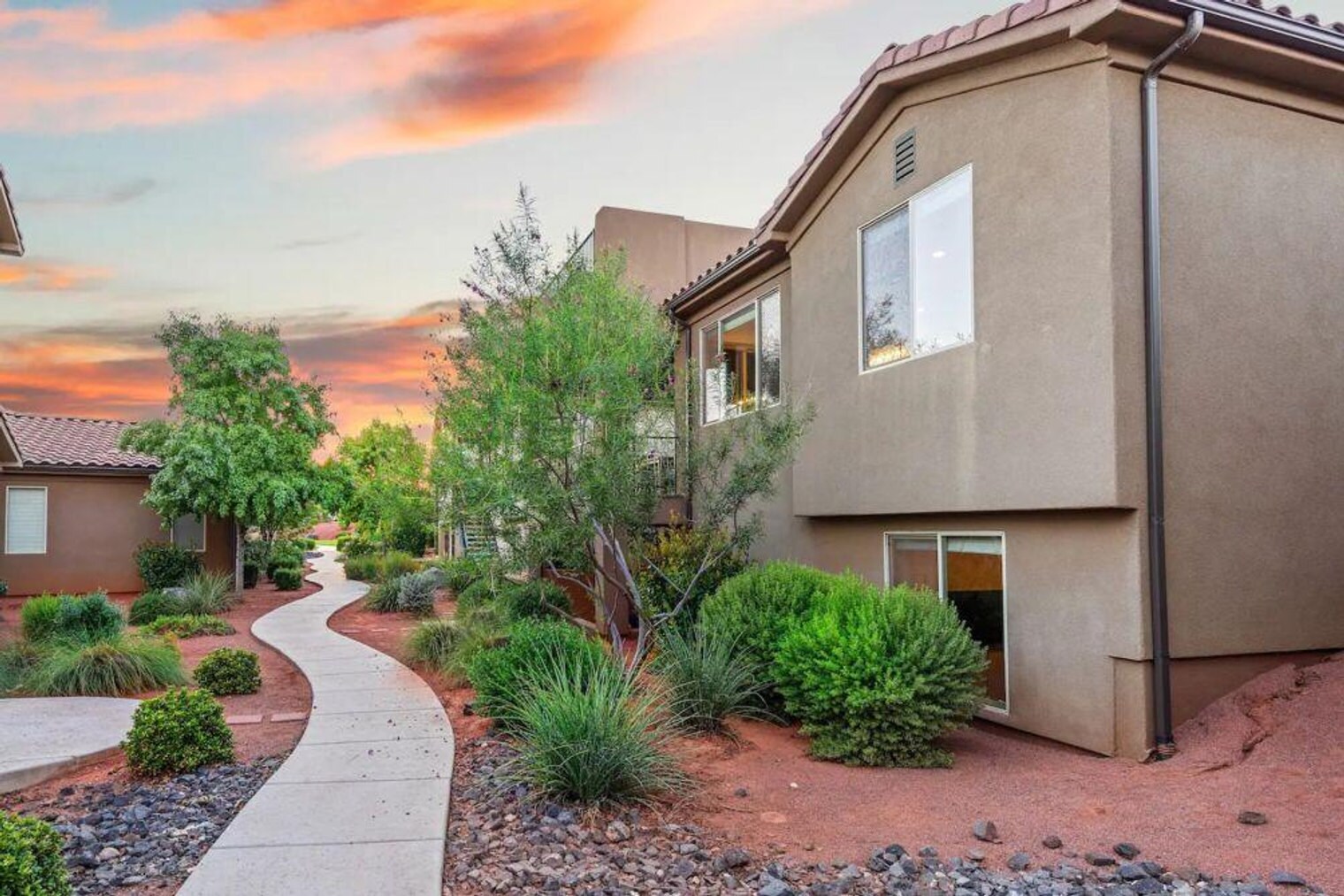 Building Photo - 3800 Paradise Vlg Dr