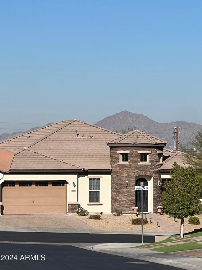 Building Photo - 4250 E Valencia Dr
