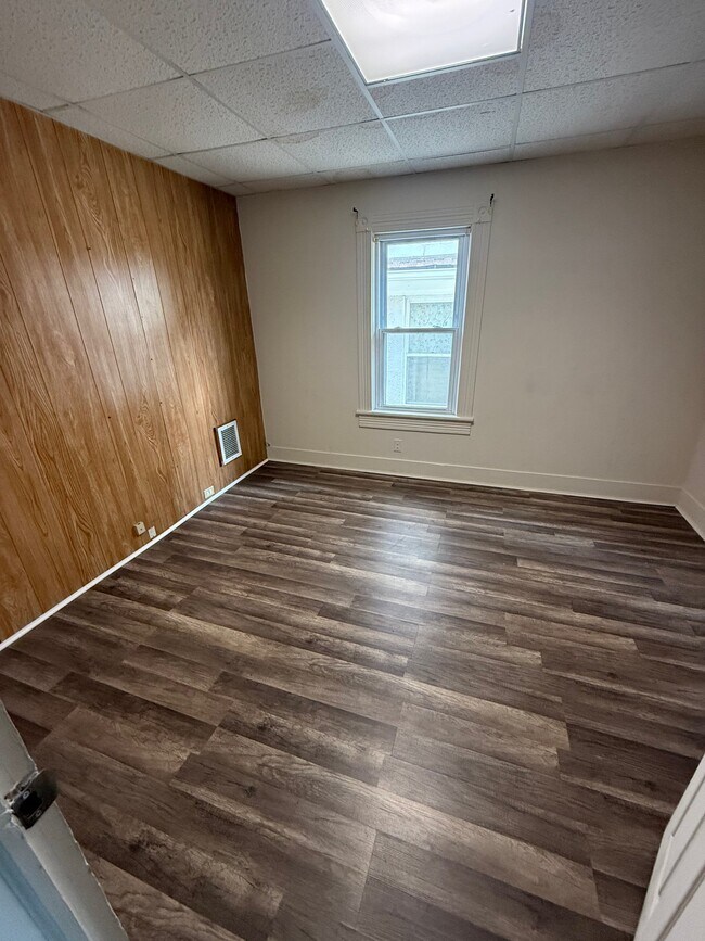 Building Photo - 617 Harrison Ave