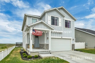 Building Photo - 3056 S Shoreline Dr