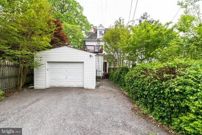 Building Photo - 720 Gladstone Ave