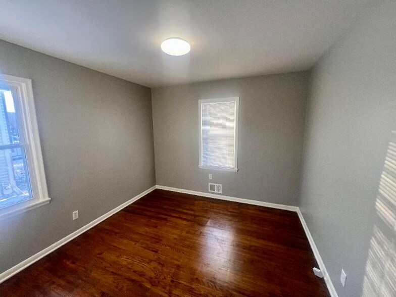 Building Photo - 5811 Monrovia St