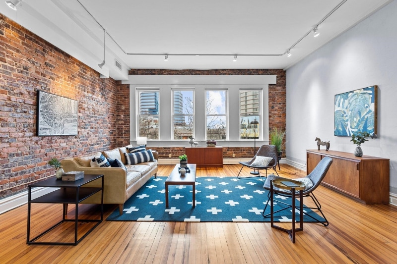 Primary Photo - 323 W Main St