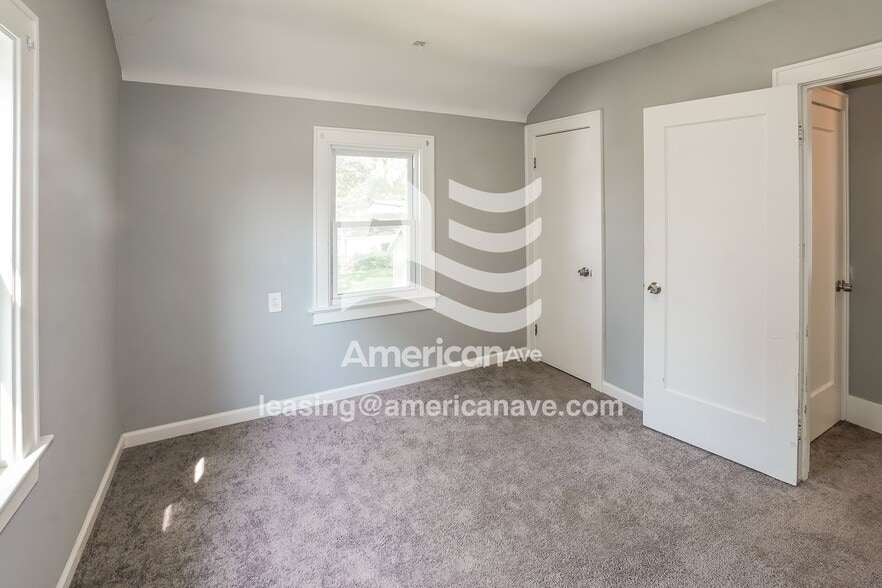 Building Photo - 324 Danberry St