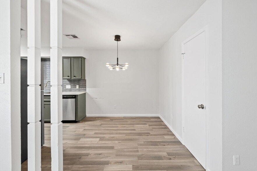 Building Photo - 1805 Mearns Meadow Blvd