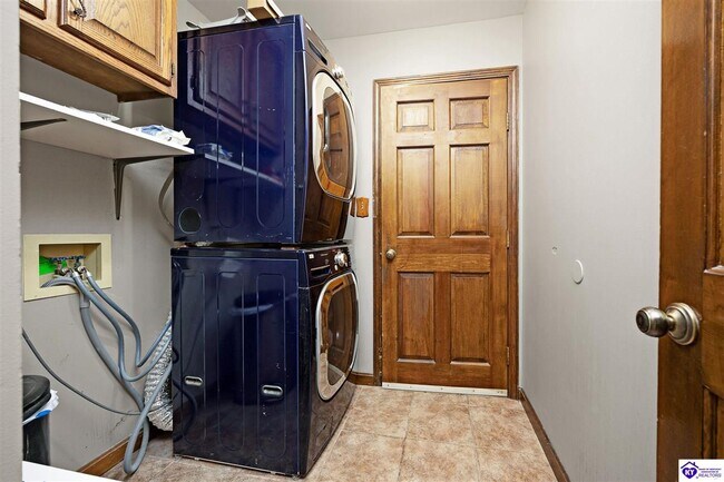 Building Photo - 306 Forest Trce