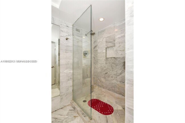 Building Photo - 5151 Collins Ave