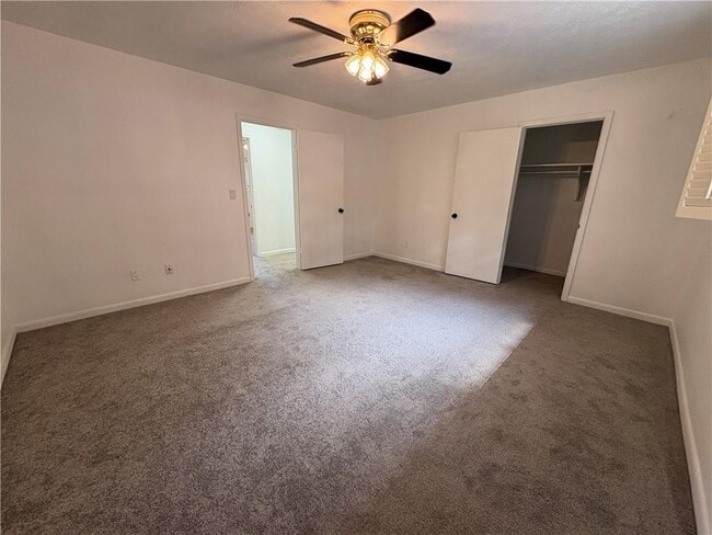 Building Photo - 2960 N Dekalb Dr