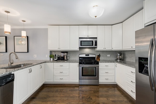 Building Photo - 2389 N Wayne Ave