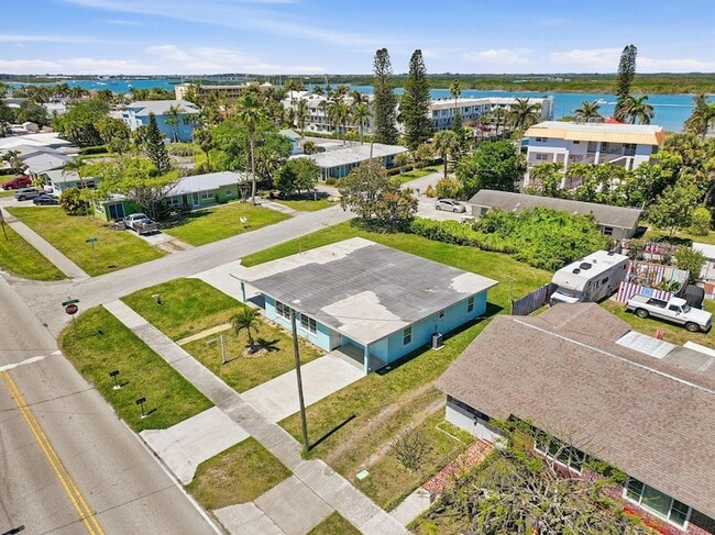 Building Photo - 1400 Binney Dr