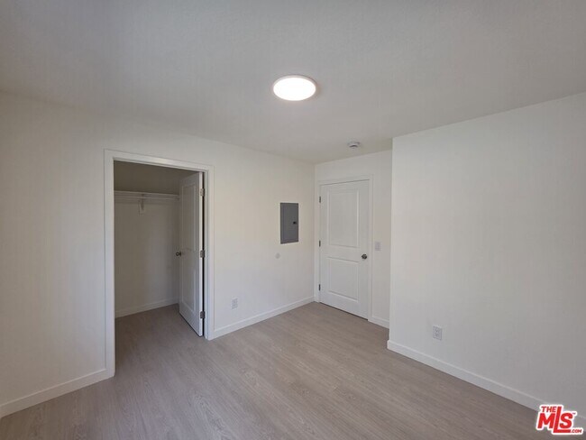 Building Photo - 912 N Ridgewood Pl