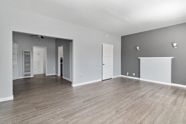 Interior Photo - 2010 Pine Avenue