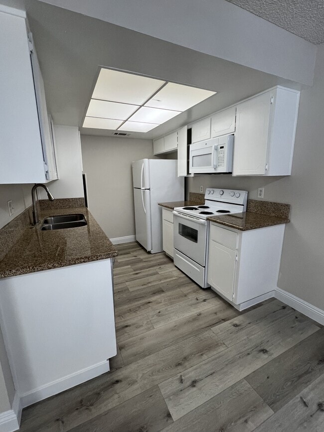 Building Photo - 1009 Willow Tree Dr