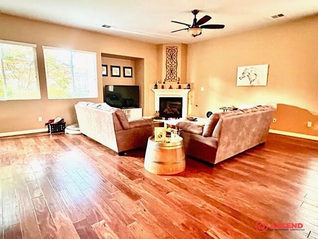 Building Photo - Beautiful Home in the Northwest!