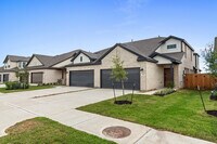 Building Photo - Sundera at River Ranch