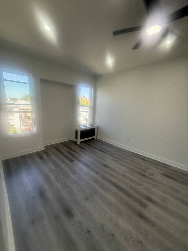 Building Photo - 739 43rd St