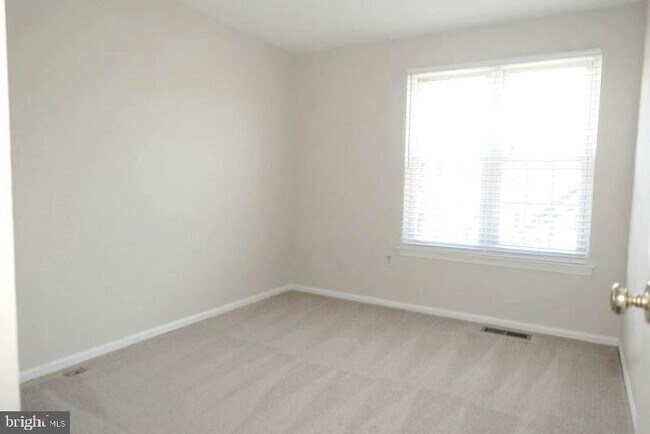 Building Photo - 17325 Sandy Knoll Dr