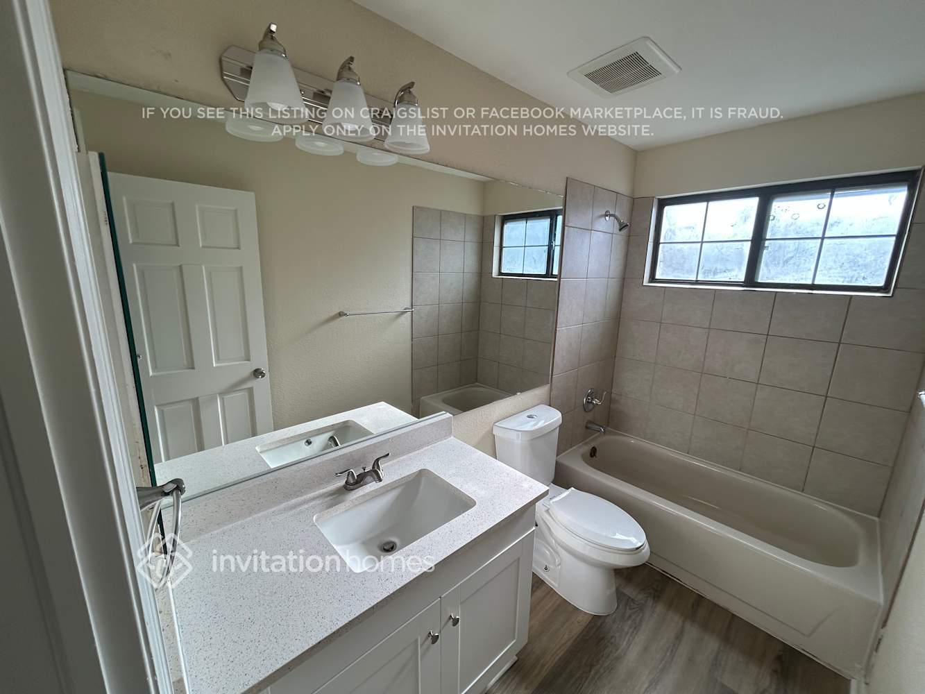 Building Photo - 1295 E Phillips Pl