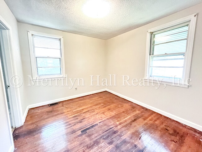 Building Photo - Cute Historic Bungalow Near Columbia College!